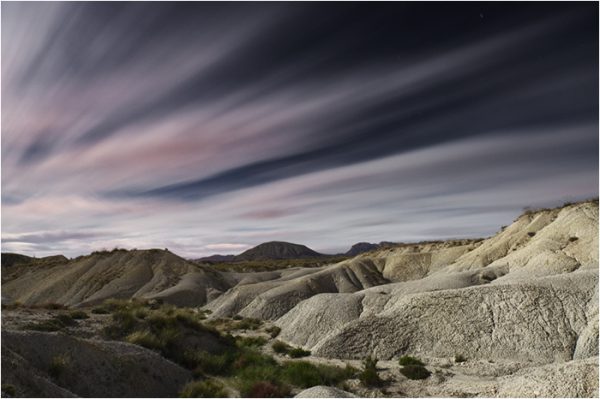 Cárcavas bajo la luna