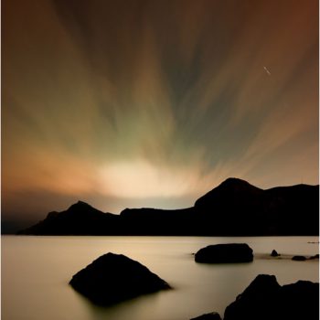 Vista nocturna de la bahía de Portmán.