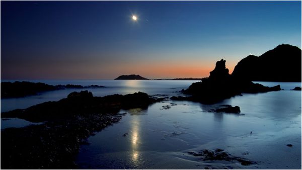 Playa de Calnegre a la luz de la luna.