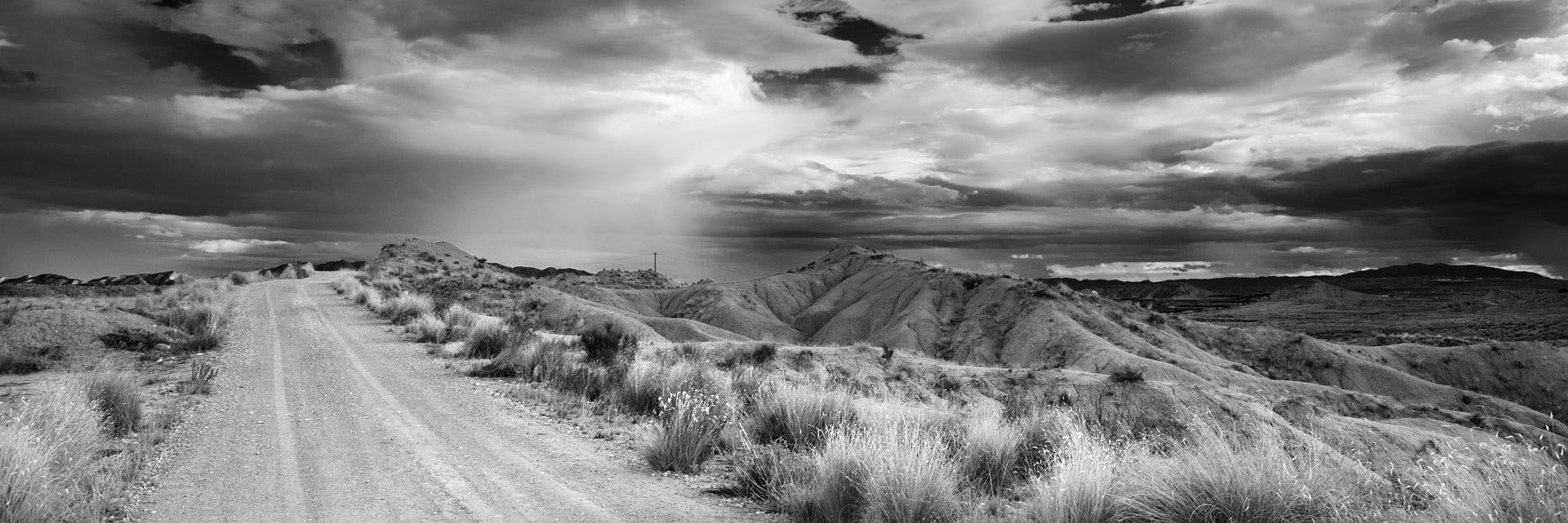 Fotografía de Manuel Portillo: cárcavas en un día de tormenta